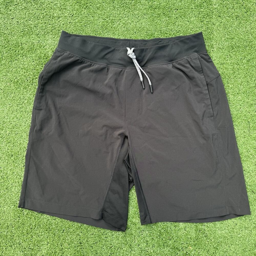 Lululemon Men's Size Large Black Athletic Training Shorts Drawstring Zip Pocket
